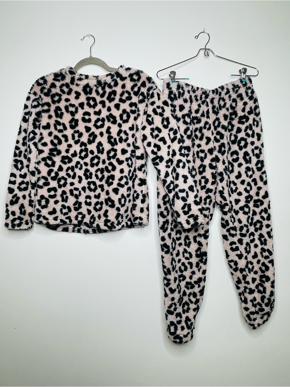 Joyspun Plush Leopard Print 2 Piece Pajama Set Women’s XS 0–2